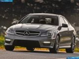 Ð“Ð°Ð»ÐµÑ€ÐµÑ Ñ„Ð¾Ñ‚Ð¾Ð³Ñ€Ð°Ñ„Ð¸Ð¹ Ð¸ Ð¾Ð±Ð¾ÐµÐ² Ñ€Ð°Ð±Ð¾Ñ‡ÐµÐ³Ð¾ ÑÑ‚Ð¾Ð»Ð° Ñ Ð¸Ð·Ð¾Ð±Ñ€Ð°Ð¶ÐµÐ½Ð¸ÐµÐ¼ ÑÐºÑÑ‚ÐµÑ€ÑŒÐµÑ€Ð°, Ð¸Ð½Ñ‚ÐµÑ€ÑŒÐµÑ€Ð°, ÐºÐ¾Ð½ÑÑ‚Ñ€ÑƒÐºÑ†Ð¸Ð¸ Ð¸ Ð´Ð¸Ð·Ð°Ð¹Ð½ÐµÑ€ÑÐºÐ¸Ñ… Ñ€Ð¸ÑÑƒÐ½ÐºÐ¾Ð² Ð°Ð²Ñ‚Ð¾Ð¼Ð¾Ð±Ð¸Ð»Ñ 2012 Mercedes-Benz C63 Amg Coupe.