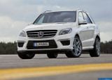 Ð¤Ð¾Ñ‚Ð¾Ð³Ñ€Ð°Ñ„Ð¸Ñ Ð°Ð²Ñ‚Ð¾Ð¼Ð¾Ð±Ð¸Ð»Ñ 2012 Mercedes-Benz ML63 AMG â„–002 Ð“Ð°Ð»ÐµÑ€ÐµÑ Ñ„Ð¾Ñ‚Ð¾Ð³Ñ€Ð°Ñ„Ð¸Ð¹ и обоев рабочего Ñтола Ñ Ð¸Ð·Ð¾Ð±Ñ€Ð°Ð¶ÐµÐ½Ð¸ÐµÐ¼ ÑкÑтерьера, интерьера, конÑтрукции и дизайнерÑких риÑунков Ð°Ð²Ñ‚Ð¾Ð¼Ð¾Ð±Ð¸Ð»Ñ 2012 Mercedes-Benz ML63 AMG.