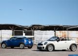 Ð“Ð°Ð»ÐµÑ€ÐµÑ Ñ„Ð¾Ñ‚Ð¾Ð³Ñ€Ð°Ñ„Ð¸Ð¹ Ð¸ Ð¾Ð±Ð¾ÐµÐ² Ñ€Ð°Ð±Ð¾Ñ‡ÐµÐ³Ð¾ ÑÑ‚Ð¾Ð»Ð° Ñ Ð¸Ð·Ð¾Ð±Ñ€Ð°Ð¶ÐµÐ½Ð¸ÐµÐ¼ ÑÐºÑÑ‚ÐµÑ€ÑŒÐµÑ€Ð°, Ð¸Ð½Ñ‚ÐµÑ€ÑŒÐµÑ€Ð°, ÐºÐ¾Ð½ÑÑ‚Ñ€ÑƒÐºÑ†Ð¸Ð¸ Ð¸ Ð´Ð¸Ð·Ð°Ð¹Ð½ÐµÑ€ÑÐºÐ¸Ñ… Ñ€Ð¸ÑÑƒÐ½ÐºÐ¾Ð² Ð°Ð²Ñ‚Ð¾Ð¼Ð¾Ð±Ð¸Ð»Ñ 2013 Mini Roadster.