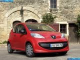 Ð¤Ð¾Ñ‚Ð¾Ð³Ñ€Ð°Ñ„Ð¸Ñ Ð°Ð²Ñ‚Ð¾Ð¼Ð¾Ð±Ð¸Ð»Ñ 2005 Peugeot 107 â„–008 Ð“Ð°Ð»ÐµÑ€ÐµÑ Ñ„Ð¾Ñ‚Ð¾Ð³Ñ€Ð°Ñ„Ð¸Ð¹ и обоев рабочего Ñтола Ñ Ð¸Ð·Ð¾Ð±Ñ€Ð°Ð¶ÐµÐ½Ð¸ÐµÐ¼ ÑкÑтерьера, интерьера, конÑтрукции и дизайнерÑких риÑунков Ð°Ð²Ñ‚Ð¾Ð¼Ð¾Ð±Ð¸Ð»Ñ 2005 Peugeot 107.