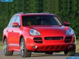 Ð“Ð°Ð»ÐµÑ€ÐµÑ Ñ„Ð¾Ñ‚Ð¾Ð³Ñ€Ð°Ñ„Ð¸Ð¹ Ð¸ Ð¾Ð±Ð¾ÐµÐ² Ñ€Ð°Ð±Ð¾Ñ‡ÐµÐ³Ð¾ ÑÑ‚Ð¾Ð»Ð° Ñ Ð¸Ð·Ð¾Ð±Ñ€Ð°Ð¶ÐµÐ½Ð¸ÐµÐ¼ ÑÐºÑÑ‚ÐµÑ€ÑŒÐµÑ€Ð°, Ð¸Ð½Ñ‚ÐµÑ€ÑŒÐµÑ€Ð°, ÐºÐ¾Ð½ÑÑ‚Ñ€ÑƒÐºÑ†Ð¸Ð¸ Ð¸ Ð´Ð¸Ð·Ð°Ð¹Ð½ÐµÑ€ÑÐºÐ¸Ñ… Ñ€Ð¸ÑÑƒÐ½ÐºÐ¾Ð² Ð°Ð²Ñ‚Ð¾Ð¼Ð¾Ð±Ð¸Ð»Ñ 2006 Porsche Cayenne S Titanium.