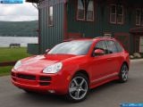 Ð“Ð°Ð»ÐµÑ€ÐµÑ Ñ„Ð¾Ñ‚Ð¾Ð³Ñ€Ð°Ñ„Ð¸Ð¹ Ð¸ Ð¾Ð±Ð¾ÐµÐ² Ñ€Ð°Ð±Ð¾Ñ‡ÐµÐ³Ð¾ ÑÑ‚Ð¾Ð»Ð° Ñ Ð¸Ð·Ð¾Ð±Ñ€Ð°Ð¶ÐµÐ½Ð¸ÐµÐ¼ ÑÐºÑÑ‚ÐµÑ€ÑŒÐµÑ€Ð°, Ð¸Ð½Ñ‚ÐµÑ€ÑŒÐµÑ€Ð°, ÐºÐ¾Ð½ÑÑ‚Ñ€ÑƒÐºÑ†Ð¸Ð¸ Ð¸ Ð´Ð¸Ð·Ð°Ð¹Ð½ÐµÑ€ÑÐºÐ¸Ñ… Ñ€Ð¸ÑÑƒÐ½ÐºÐ¾Ð² Ð°Ð²Ñ‚Ð¾Ð¼Ð¾Ð±Ð¸Ð»Ñ 2006 Porsche Cayenne S Titanium.
