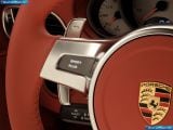 Ð“Ð°Ð»ÐµÑ€ÐµÑ Ñ„Ð¾Ñ‚Ð¾Ð³Ñ€Ð°Ñ„Ð¸Ð¹ Ð¸ Ð¾Ð±Ð¾ÐµÐ² Ñ€Ð°Ð±Ð¾Ñ‡ÐµÐ³Ð¾ ÑÑ‚Ð¾Ð»Ð° Ñ Ð¸Ð·Ð¾Ð±Ñ€Ð°Ð¶ÐµÐ½Ð¸ÐµÐ¼ ÑÐºÑÑ‚ÐµÑ€ÑŒÐµÑ€Ð°, Ð¸Ð½Ñ‚ÐµÑ€ÑŒÐµÑ€Ð°, ÐºÐ¾Ð½ÑÑ‚Ñ€ÑƒÐºÑ†Ð¸Ð¸ Ð¸ Ð´Ð¸Ð·Ð°Ð¹Ð½ÐµÑ€ÑÐºÐ¸Ñ… Ñ€Ð¸ÑÑƒÐ½ÐºÐ¾Ð² Ð°Ð²Ñ‚Ð¾Ð¼Ð¾Ð±Ð¸Ð»Ñ 2010 Porsche 911 Turbo Cabriolet.
