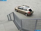 Ð“Ð°Ð»ÐµÑ€ÐµÑ Ñ„Ð¾Ñ‚Ð¾Ð³Ñ€Ð°Ñ„Ð¸Ð¹ Ð¸ Ð¾Ð±Ð¾ÐµÐ² Ñ€Ð°Ð±Ð¾Ñ‡ÐµÐ³Ð¾ ÑÑ‚Ð¾Ð»Ð° Ñ Ð¸Ð·Ð¾Ð±Ñ€Ð°Ð¶ÐµÐ½Ð¸ÐµÐ¼ ÑÐºÑÑ‚ÐµÑ€ÑŒÐµÑ€Ð°, Ð¸Ð½Ñ‚ÐµÑ€ÑŒÐµÑ€Ð°, ÐºÐ¾Ð½ÑÑ‚Ñ€ÑƒÐºÑ†Ð¸Ð¸ Ð¸ Ð´Ð¸Ð·Ð°Ð¹Ð½ÐµÑ€ÑÐºÐ¸Ñ… Ñ€Ð¸ÑÑƒÐ½ÐºÐ¾Ð² Ð°Ð²Ñ‚Ð¾Ð¼Ð¾Ð±Ð¸Ð»Ñ 2008 Renault Clio Estate.