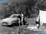 Ð“Ð°Ð»ÐµÑ€ÐµÑ Ñ„Ð¾Ñ‚Ð¾Ð³Ñ€Ð°Ñ„Ð¸Ð¹ Ð¸ Ð¾Ð±Ð¾ÐµÐ² Ñ€Ð°Ð±Ð¾Ñ‡ÐµÐ³Ð¾ ÑÑ‚Ð¾Ð»Ð° Ñ Ð¸Ð·Ð¾Ð±Ñ€Ð°Ð¶ÐµÐ½Ð¸ÐµÐ¼ ÑÐºÑÑ‚ÐµÑ€ÑŒÐµÑ€Ð°, Ð¸Ð½Ñ‚ÐµÑ€ÑŒÐµÑ€Ð°, ÐºÐ¾Ð½ÑÑ‚Ñ€ÑƒÐºÑ†Ð¸Ð¸ Ð¸ Ð´Ð¸Ð·Ð°Ð¹Ð½ÐµÑ€ÑÐºÐ¸Ñ… Ñ€Ð¸ÑÑƒÐ½ÐºÐ¾Ð² Ð°Ð²Ñ‚Ð¾Ð¼Ð¾Ð±Ð¸Ð»Ñ 1950 Saab 92.