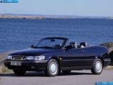 Ð“Ð°Ð»ÐµÑ€ÐµÑ Ñ„Ð¾Ñ‚Ð¾Ð³Ñ€Ð°Ñ„Ð¸Ð¹ Ð¸ Ð¾Ð±Ð¾ÐµÐ² Ñ€Ð°Ð±Ð¾Ñ‡ÐµÐ³Ð¾ ÑÑ‚Ð¾Ð»Ð° Ñ Ð¸Ð·Ð¾Ð±Ñ€Ð°Ð¶ÐµÐ½Ð¸ÐµÐ¼ ÑÐºÑÑ‚ÐµÑ€ÑŒÐµÑ€Ð°, Ð¸Ð½Ñ‚ÐµÑ€ÑŒÐµÑ€Ð°, ÐºÐ¾Ð½ÑÑ‚Ñ€ÑƒÐºÑ†Ð¸Ð¸ Ð¸ Ð´Ð¸Ð·Ð°Ð¹Ð½ÐµÑ€ÑÐºÐ¸Ñ… Ñ€Ð¸ÑÑƒÐ½ÐºÐ¾Ð² Ð°Ð²Ñ‚Ð¾Ð¼Ð¾Ð±Ð¸Ð»Ñ 1997 Saab 900 Convertible.