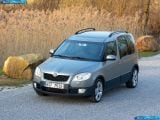 Ð¤Ð¾Ñ‚Ð¾Ð³Ñ€Ð°Ñ„Ð¸Ñ Ð°Ð²Ñ‚Ð¾Ð¼Ð¾Ð±Ð¸Ð»Ñ 2007 Skoda Roomster Scout â„–004 Ð“Ð°Ð»ÐµÑ€ÐµÑ Ñ„Ð¾Ñ‚Ð¾Ð³Ñ€Ð°Ñ„Ð¸Ð¹ и обоев рабочего Ñтола Ñ Ð¸Ð·Ð¾Ð±Ñ€Ð°Ð¶ÐµÐ½Ð¸ÐµÐ¼ ÑкÑтерьера, интерьера, конÑтрукции и дизайнерÑких риÑунков Ð°Ð²Ñ‚Ð¾Ð¼Ð¾Ð±Ð¸Ð»Ñ 2007 Skoda Roomster Scout.