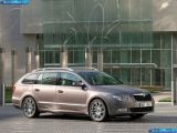 Ð“Ð°Ð»ÐµÑ€ÐµÑ Ñ„Ð¾Ñ‚Ð¾Ð³Ñ€Ð°Ñ„Ð¸Ð¹ Ð¸ Ð¾Ð±Ð¾ÐµÐ² Ñ€Ð°Ð±Ð¾Ñ‡ÐµÐ³Ð¾ ÑÑ‚Ð¾Ð»Ð° Ñ Ð¸Ð·Ð¾Ð±Ñ€Ð°Ð¶ÐµÐ½Ð¸ÐµÐ¼ ÑÐºÑÑ‚ÐµÑ€ÑŒÐµÑ€Ð°, Ð¸Ð½Ñ‚ÐµÑ€ÑŒÐµÑ€Ð°, ÐºÐ¾Ð½ÑÑ‚Ñ€ÑƒÐºÑ†Ð¸Ð¸ Ð¸ Ð´Ð¸Ð·Ð°Ð¹Ð½ÐµÑ€ÑÐºÐ¸Ñ… Ñ€Ð¸ÑÑƒÐ½ÐºÐ¾Ð² Ð°Ð²Ñ‚Ð¾Ð¼Ð¾Ð±Ð¸Ð»Ñ 2010 Skoda Superb Combi.