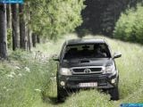 Ð“Ð°Ð»ÐµÑ€ÐµÑ Ñ„Ð¾Ñ‚Ð¾Ð³Ñ€Ð°Ñ„Ð¸Ð¹ Ð¸ Ð¾Ð±Ð¾ÐµÐ² Ñ€Ð°Ð±Ð¾Ñ‡ÐµÐ³Ð¾ ÑÑ‚Ð¾Ð»Ð° Ñ Ð¸Ð·Ð¾Ð±Ñ€Ð°Ð¶ÐµÐ½Ð¸ÐµÐ¼ ÑÐºÑÑ‚ÐµÑ€ÑŒÐµÑ€Ð°, Ð¸Ð½Ñ‚ÐµÑ€ÑŒÐµÑ€Ð°, ÐºÐ¾Ð½ÑÑ‚Ñ€ÑƒÐºÑ†Ð¸Ð¸ Ð¸ Ð´Ð¸Ð·Ð°Ð¹Ð½ÐµÑ€ÑÐºÐ¸Ñ… Ñ€Ð¸ÑÑƒÐ½ÐºÐ¾Ð² Ð°Ð²Ñ‚Ð¾Ð¼Ð¾Ð±Ð¸Ð»Ñ 2009 Toyota Hilux.