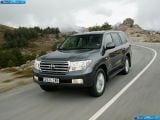 Ð“Ð°Ð»ÐµÑ€ÐµÑ Ñ„Ð¾Ñ‚Ð¾Ð³Ñ€Ð°Ñ„Ð¸Ð¹ Ð¸ Ð¾Ð±Ð¾ÐµÐ² Ñ€Ð°Ð±Ð¾Ñ‡ÐµÐ³Ð¾ ÑÑ‚Ð¾Ð»Ð° Ñ Ð¸Ð·Ð¾Ð±Ñ€Ð°Ð¶ÐµÐ½Ð¸ÐµÐ¼ ÑÐºÑÑ‚ÐµÑ€ÑŒÐµÑ€Ð°, Ð¸Ð½Ñ‚ÐµÑ€ÑŒÐµÑ€Ð°, ÐºÐ¾Ð½ÑÑ‚Ñ€ÑƒÐºÑ†Ð¸Ð¸ Ð¸ Ð´Ð¸Ð·Ð°Ð¹Ð½ÐµÑ€ÑÐºÐ¸Ñ… Ñ€Ð¸ÑÑƒÐ½ÐºÐ¾Ð² Ð°Ð²Ñ‚Ð¾Ð¼Ð¾Ð±Ð¸Ð»Ñ 2010 Toyota Land Cruiser V8.