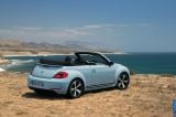 Ð¤Ð¾Ñ‚Ð¾Ð³Ñ€Ð°Ñ„Ð¸Ñ Ð°Ð²Ñ‚Ð¾Ð¼Ð¾Ð±Ð¸Ð»Ñ 2013 Volkswagen Beetle Convertible â„–009 Ð“Ð°Ð»ÐµÑ€ÐµÑ Ñ„Ð¾Ñ‚Ð¾Ð³Ñ€Ð°Ñ„Ð¸Ð¹ и обоев рабочего Ñтола Ñ Ð¸Ð·Ð¾Ð±Ñ€Ð°Ð¶ÐµÐ½Ð¸ÐµÐ¼ ÑкÑтерьера, интерьера, конÑтрукции и дизайнерÑких риÑунков Ð°Ð²Ñ‚Ð¾Ð¼Ð¾Ð±Ð¸Ð»Ñ 2013 Volkswagen Beetle Convertible.