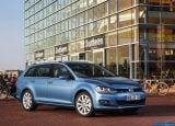 Ð¤Ð¾Ñ‚Ð¾Ð³Ñ€Ð°Ñ„Ð¸Ñ Ð°Ð²Ñ‚Ð¾Ð¼Ð¾Ð±Ð¸Ð»Ñ 2014 Volkswagen Golf Variant â„–001 Ð“Ð°Ð»ÐµÑ€ÐµÑ Ñ„Ð¾Ñ‚Ð¾Ð³Ñ€Ð°Ñ„Ð¸Ð¹ и обоев рабочего Ñтола Ñ Ð¸Ð·Ð¾Ð±Ñ€Ð°Ð¶ÐµÐ½Ð¸ÐµÐ¼ ÑкÑтерьера, интерьера, конÑтрукции и дизайнерÑких риÑунков Ð°Ð²Ñ‚Ð¾Ð¼Ð¾Ð±Ð¸Ð»Ñ 2014 Volkswagen Golf Variant.
