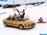 Ð“Ð°Ð»ÐµÑ€ÐµÑ Ñ„Ð¾Ñ‚Ð¾Ð³Ñ€Ð°Ñ„Ð¸Ð¹ Ð¸ Ð¾Ð±Ð¾ÐµÐ² Ñ€Ð°Ð±Ð¾Ñ‡ÐµÐ³Ð¾ ÑÑ‚Ð¾Ð»Ð° Ñ Ð¸Ð·Ð¾Ð±Ñ€Ð°Ð¶ÐµÐ½Ð¸ÐµÐ¼ ÑÐºÑÑ‚ÐµÑ€ÑŒÐµÑ€Ð°, Ð¸Ð½Ñ‚ÐµÑ€ÑŒÐµÑ€Ð°, ÐºÐ¾Ð½ÑÑ‚Ñ€ÑƒÐºÑ†Ð¸Ð¸ Ð¸ Ð´Ð¸Ð·Ð°Ð¹Ð½ÐµÑ€ÑÐºÐ¸Ñ… Ñ€Ð¸ÑÑƒÐ½ÐºÐ¾Ð² Ð°Ð²Ñ‚Ð¾Ð¼Ð¾Ð±Ð¸Ð»Ñ 2000 Volvo S60 T5.
