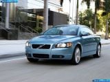 Ð“Ð°Ð»ÐµÑ€ÐµÑ Ñ„Ð¾Ñ‚Ð¾Ð³Ñ€Ð°Ñ„Ð¸Ð¹ Ð¸ Ð¾Ð±Ð¾ÐµÐ² Ñ€Ð°Ð±Ð¾Ñ‡ÐµÐ³Ð¾ ÑÑ‚Ð¾Ð»Ð° Ñ Ð¸Ð·Ð¾Ð±Ñ€Ð°Ð¶ÐµÐ½Ð¸ÐµÐ¼ ÑÐºÑÑ‚ÐµÑ€ÑŒÐµÑ€Ð°, Ð¸Ð½Ñ‚ÐµÑ€ÑŒÐµÑ€Ð°, ÐºÐ¾Ð½ÑÑ‚Ñ€ÑƒÐºÑ†Ð¸Ð¸ Ð¸ Ð´Ð¸Ð·Ð°Ð¹Ð½ÐµÑ€ÑÐºÐ¸Ñ… Ñ€Ð¸ÑÑƒÐ½ÐºÐ¾Ð² Ð°Ð²Ñ‚Ð¾Ð¼Ð¾Ð±Ð¸Ð»Ñ 2006 Volvo C70.